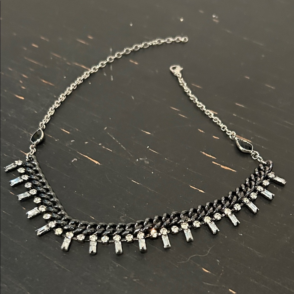 Elegant Silver and Black Chain Choker - Picture 4 of 12